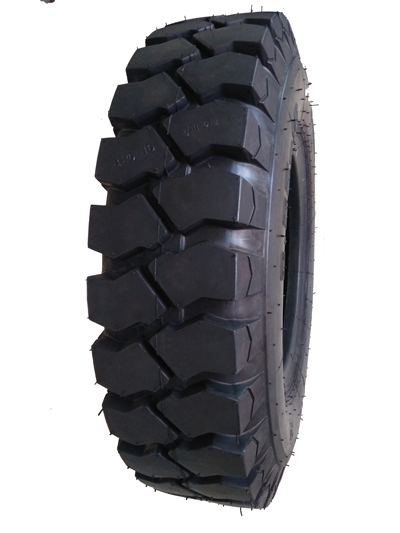 中型礦山專用輪胎.jpg